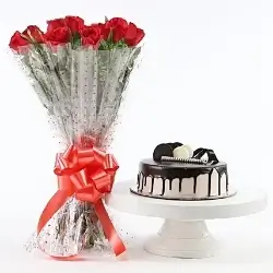 Chocolate Cake Half Kgs with 6 Red Roses Bunch Standard