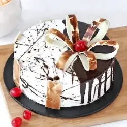 Delicious Chocolate Vanilla Cake Half Kg