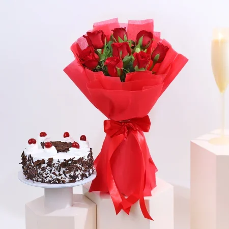 Bouquet of 8 Red Roses with Black Forest Cake Half Kg