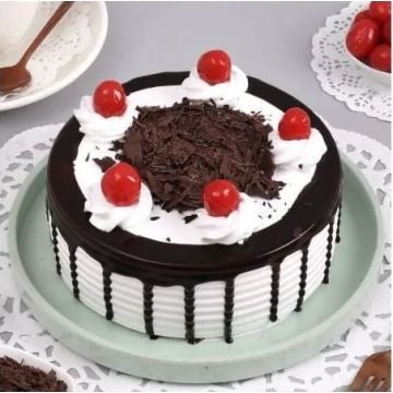 Eggless Appealing Black Forest Cake Half Kg