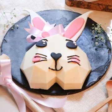 Bunny Pinata Cake 450 Gms