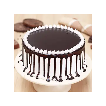 Choco Dripping Snowy Cake