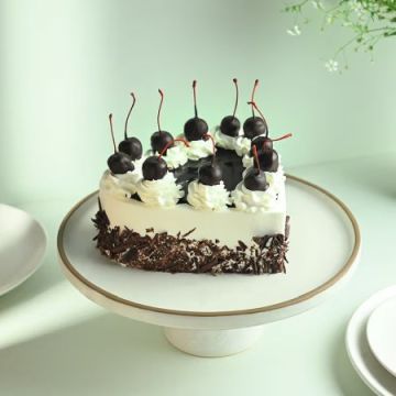 Eggless Pleasant Heart Shaped Black Forest Cake Half Kg