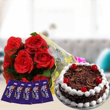 Half Kg Black Forest Cake with 6 Red Roses Bouquet and 5 Chocolates