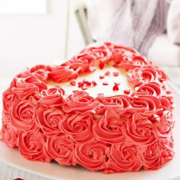 Half Kg Heart Shaped Rose Cake