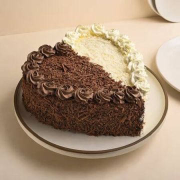 Heart Shaped Black Forest Bliss Half Kg Cake