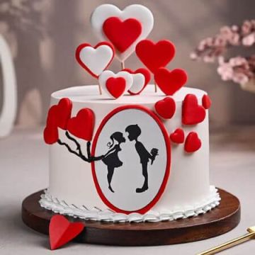 Heartburst Kiss Fondant Cake