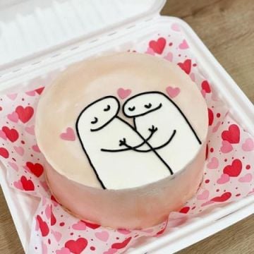 Eggless Hug Me Bento Cake