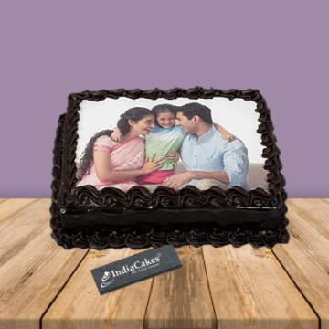 Eggless Perfect Family Photo Cake