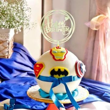 Superheros Pinata Cake