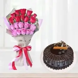 Delicious Chocolate Truffle Cake Half Kgs with 6 Red and Pink Roses Bunch