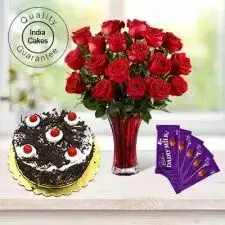 Half Kg Black Forest Cake-6 Red Roses Bunch-5 Chocolates